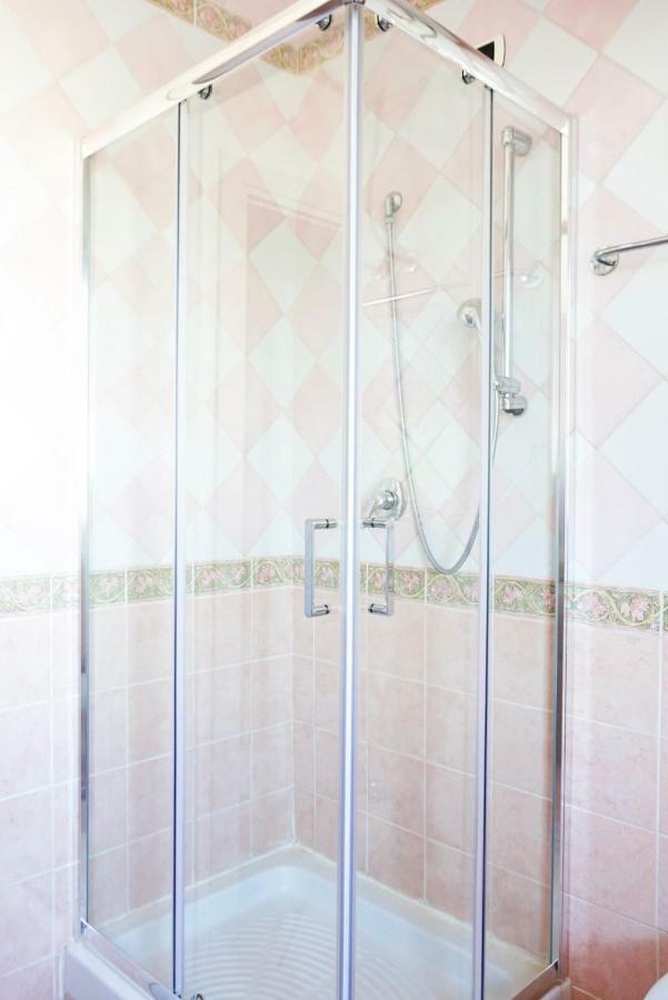 Villa Aurelia - Seafront Apartment With Terrace Quartu SantʼElena Extérieur photo